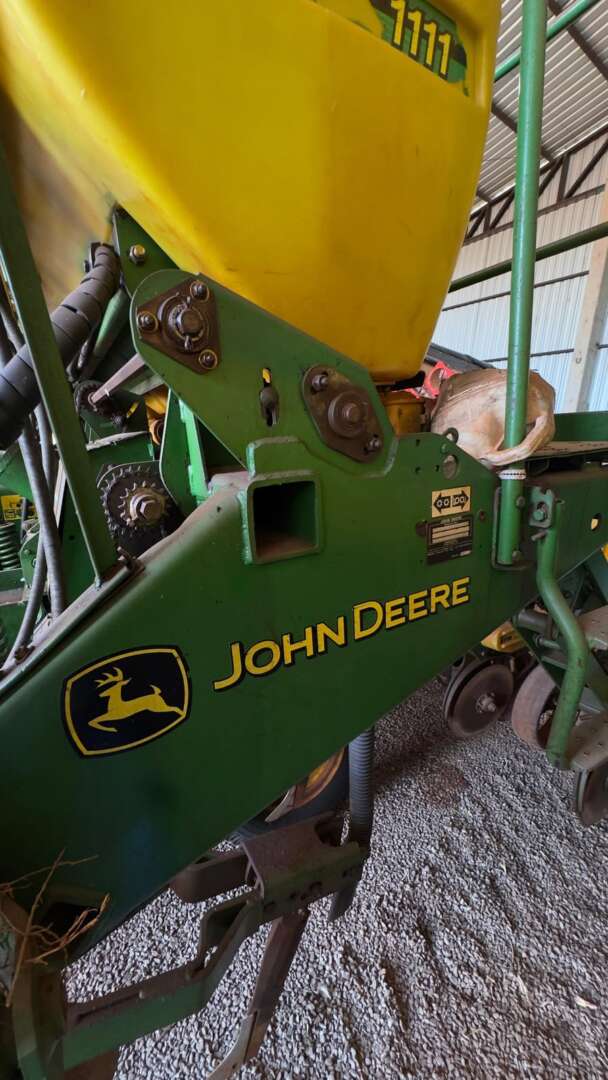 PLANTADEIRA JOHN DEERE PLANTADEIRAS 1111 ANO 2012 de Auto Máquinas Palotina no Paraná
