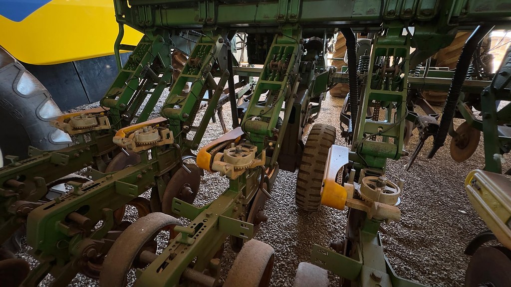 PLANTADEIRA JOHN DEERE PLANTADEIRAS 1111 ANO 2012 de Auto Máquinas Palotina no Paraná