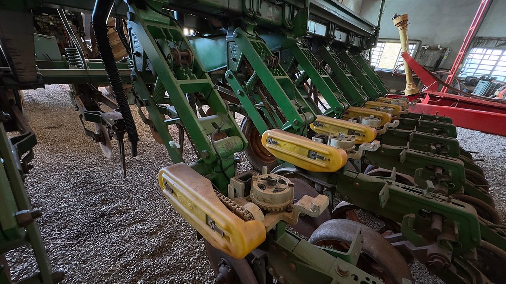 PLANTADEIRA JOHN DEERE PLANTADEIRAS 1111 ANO 2012 de Auto Máquinas Palotina no Paraná