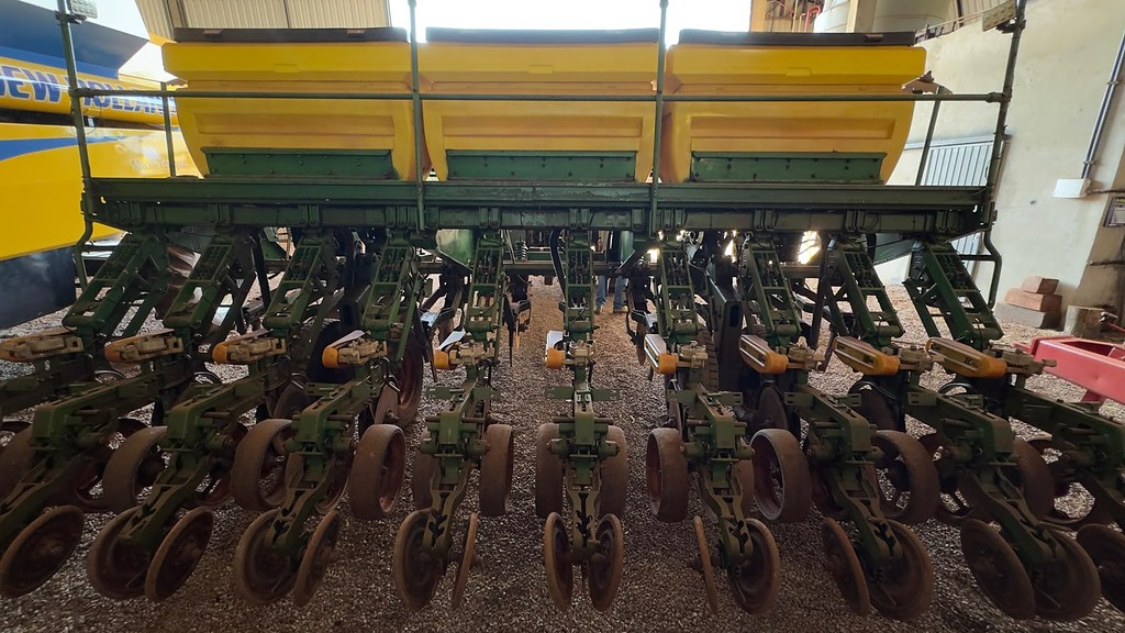 PLANTADEIRA JOHN DEERE PLANTADEIRAS 1111 ANO 2012 de Auto Máquinas Palotina no Paraná