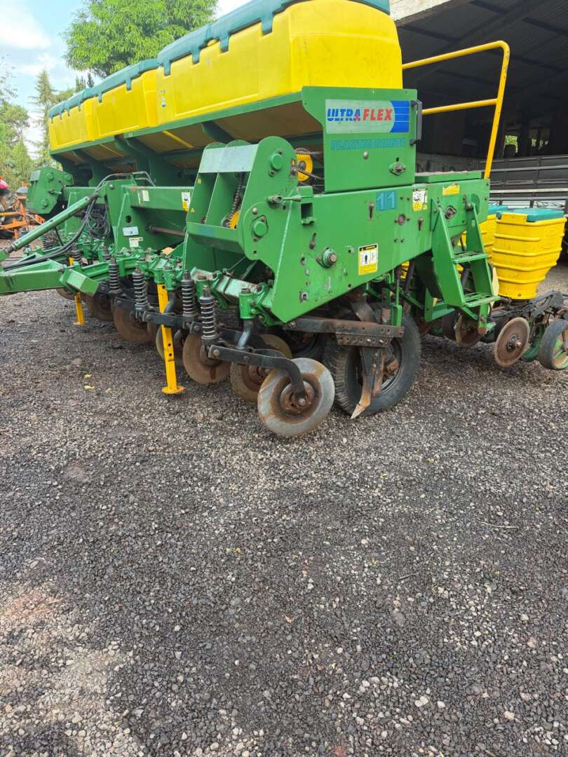PLANTADEIRA TATU ULTRA FLEX ANO 2008 de Auto Máquinas Palotina no Paraná