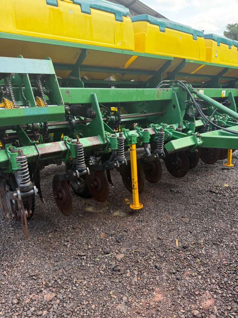 PLANTADEIRA TATU ULTRA FLEX ANO 2008 de Auto Máquinas Palotina no Paraná