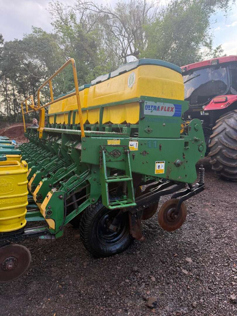 PLANTADEIRA TATU ULTRA FLEX ANO 2008 de Auto Máquinas Palotina no Paraná