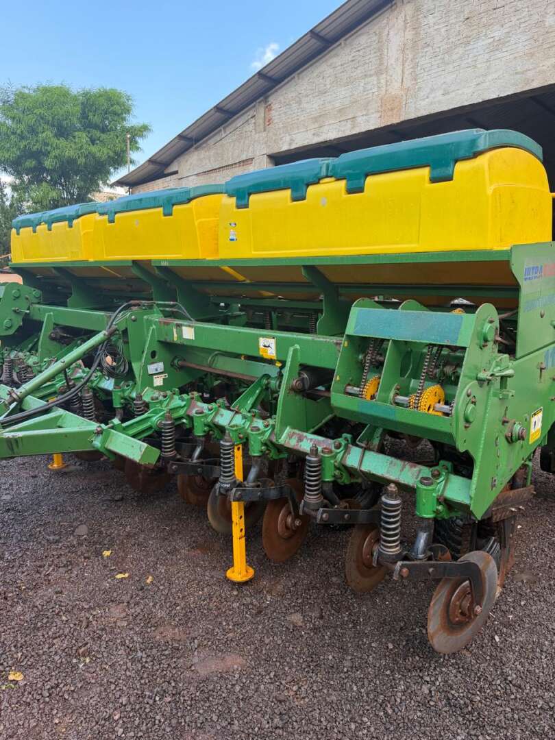 PLANTADEIRA TATU ULTRA FLEX ANO 2008 de Auto Máquinas Palotina no Paraná