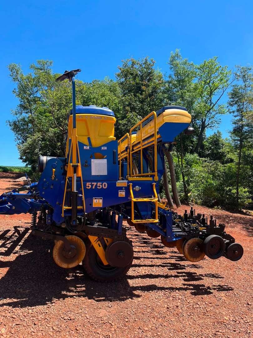 PLANTADEIRA TATU PST TRIO FLEX ANO 2018 de Auto Máquinas Palotina no Paraná