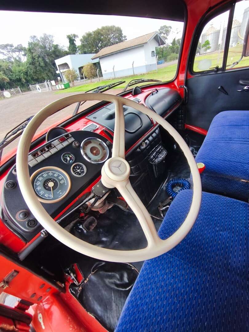 Caminhão MERCEDES BENZ MB 1313 Graneleiro ANO 1974 de Auto Máquinas Palotina no Paraná