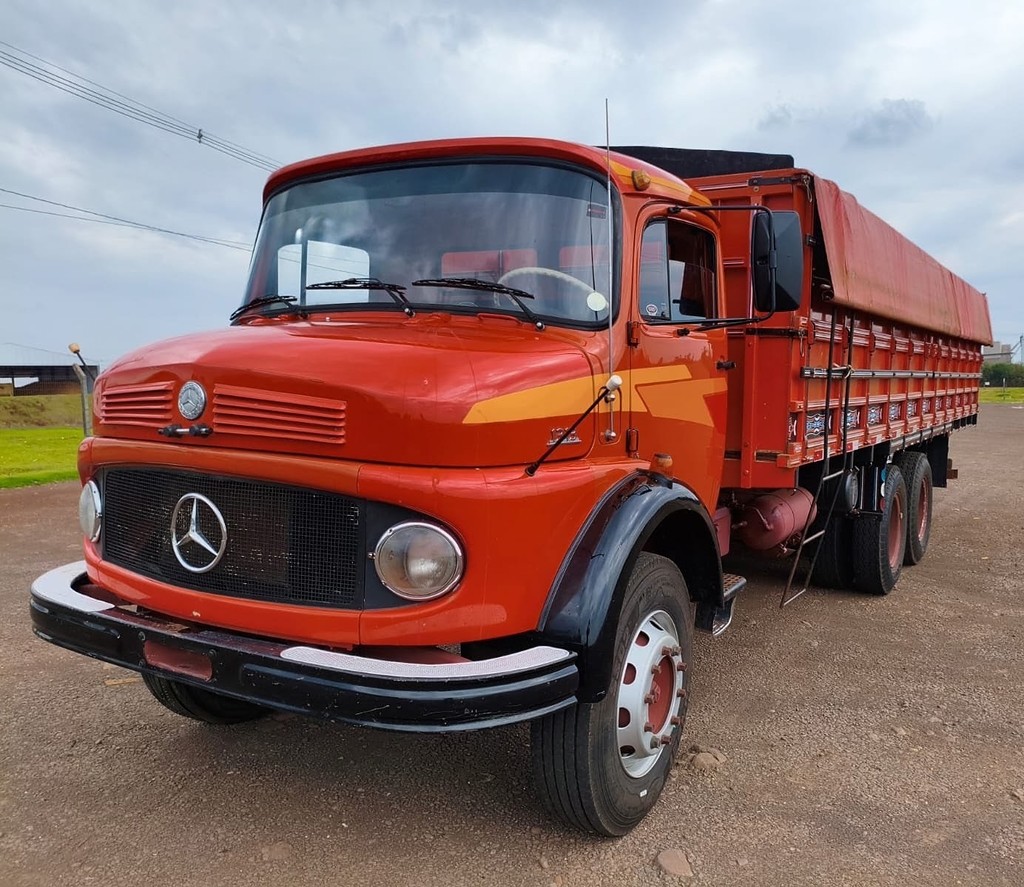 Caminhão MERCEDES BENZ MB 1313 Graneleiro ANO 1974 de Auto Máquinas Palotina no Paraná