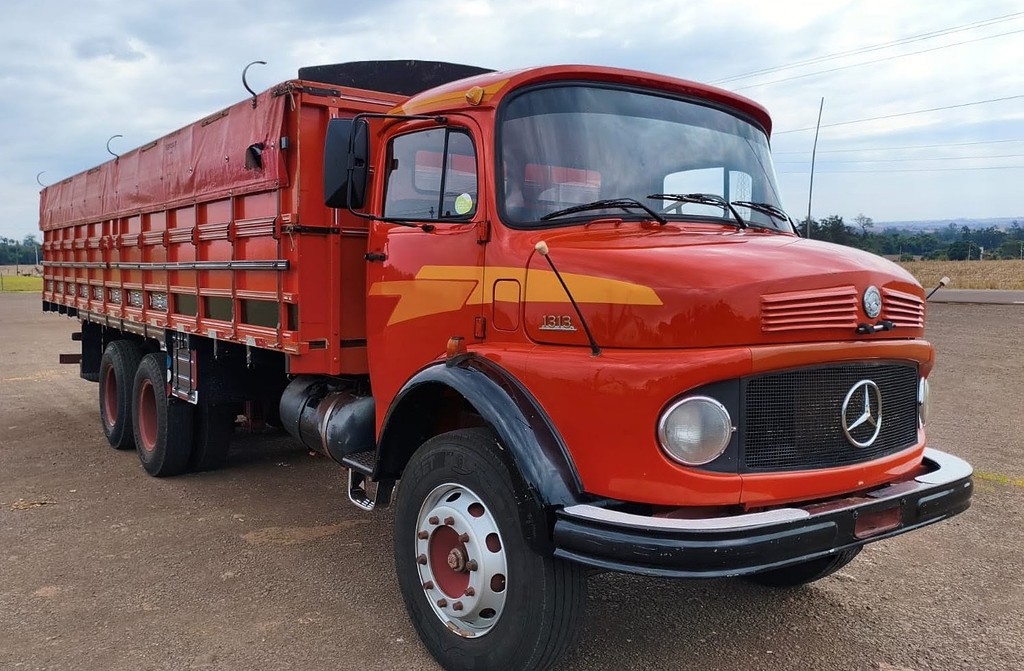 Caminhão MERCEDES BENZ MB 1313 Graneleiro ANO 1974 de Auto Máquinas Palotina no Paraná