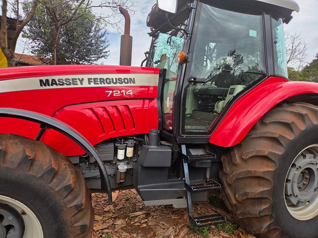 TRATOR MASSEY FERGUSON MF 7217 ANO 2019 de Auto Máquinas Palotina no Paraná