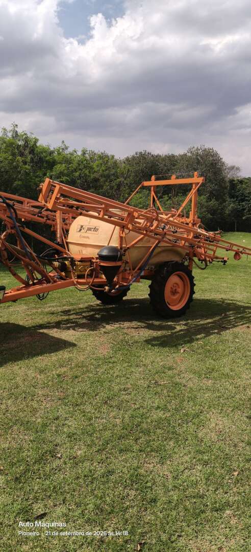 PULVERIZADOR JACTO COLUMBIA CROSS ANO 1998 de Auto Máquinas Palotina no Paraná
