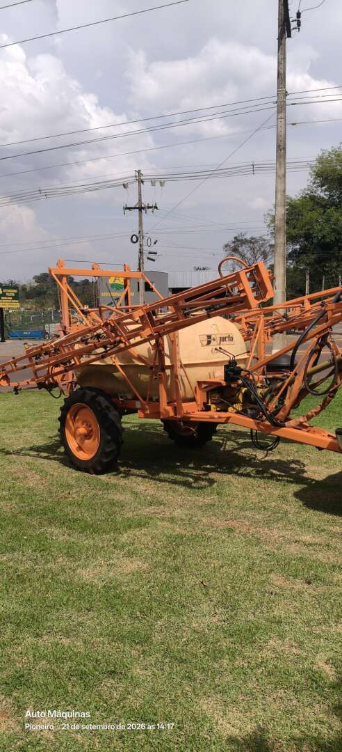 PULVERIZADOR JACTO COLUMBIA CROSS ANO 1998 de Auto Máquinas Palotina no Paraná
