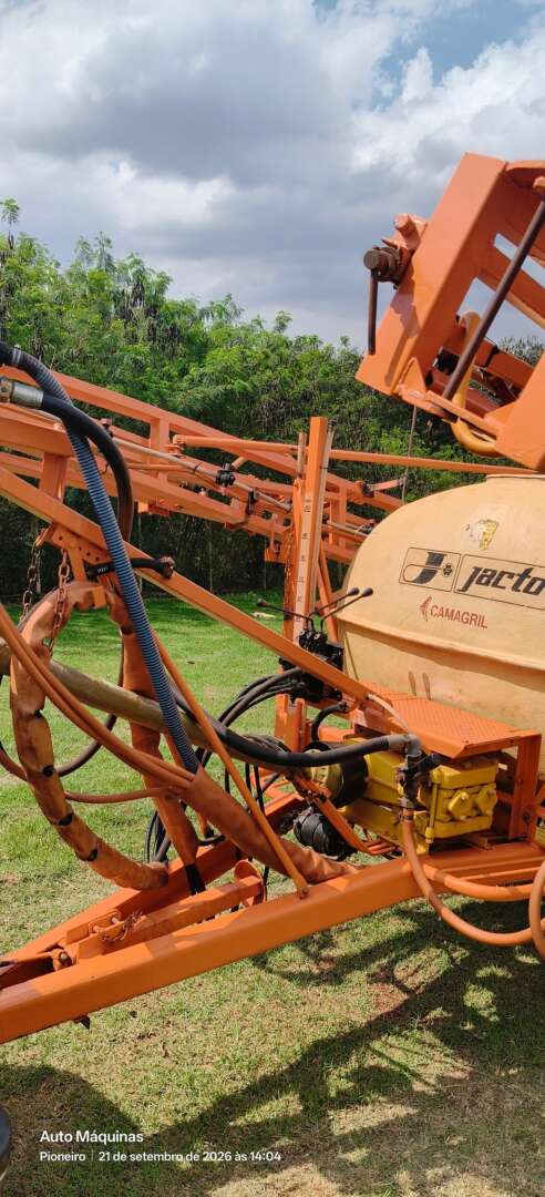 PULVERIZADOR JACTO COLUMBIA CROSS ANO 1998 de Auto Máquinas Palotina no Paraná