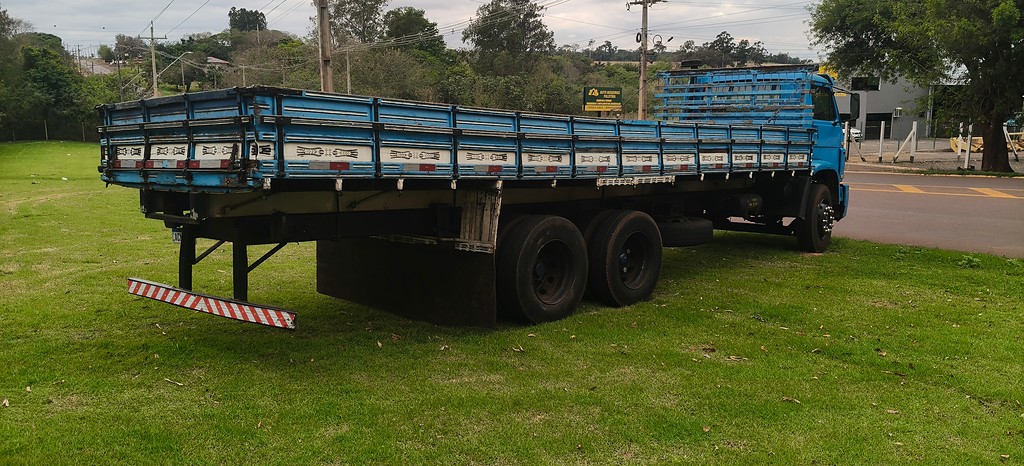 Caminhão VOLKSWAGEN VW 13130 Carroceria ANO 1986 de Auto Máquinas Palotina no Paraná