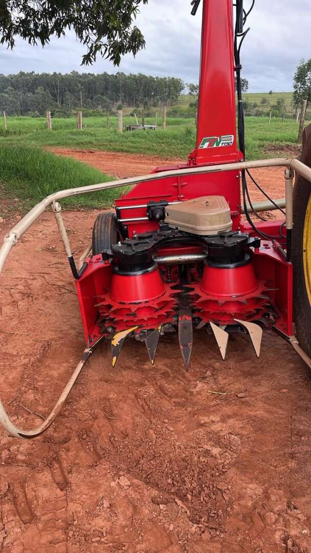IMPLEMENTOS AGRICOLAS ENSILADEIRA ENSILADEIRA AREA TOTAL ANO 2025 de Auto Máquinas Palotina no Paraná