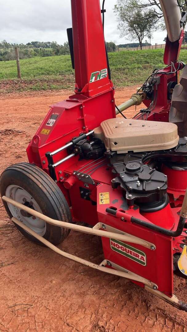 IMPLEMENTOS AGRICOLAS ENSILADEIRA ENSILADEIRA AREA TOTAL ANO 2025 de Auto Máquinas Palotina no Paraná