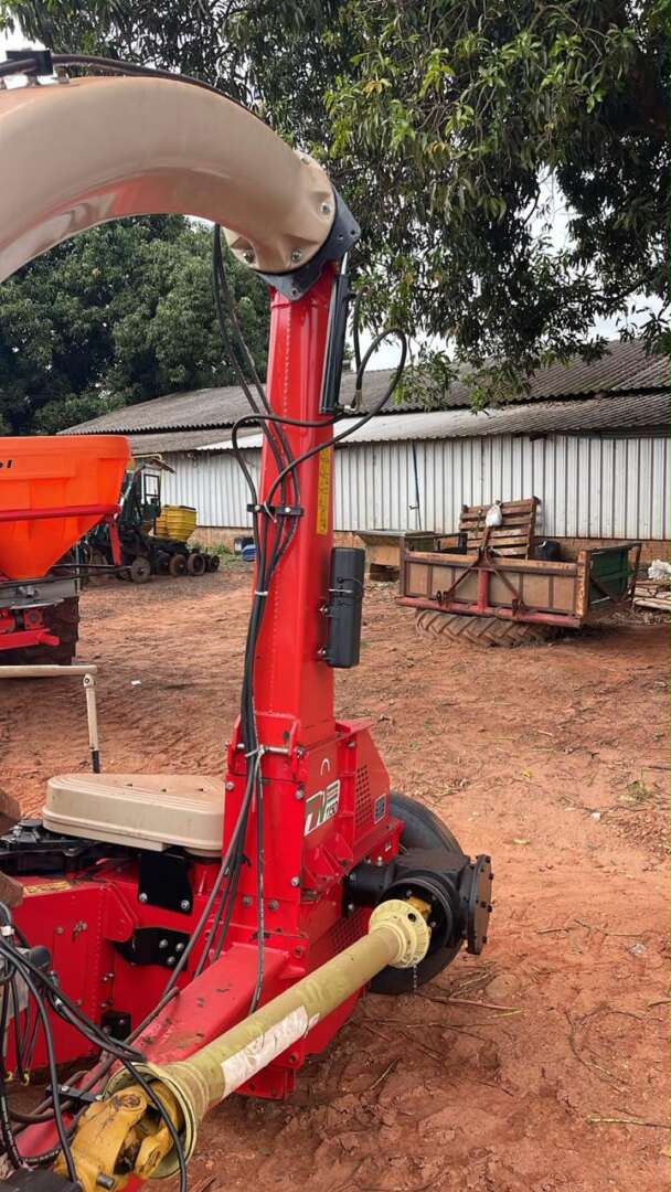 IMPLEMENTOS AGRICOLAS ENSILADEIRA ENSILADEIRA AREA TOTAL ANO 2025 de Auto Máquinas Palotina no Paraná