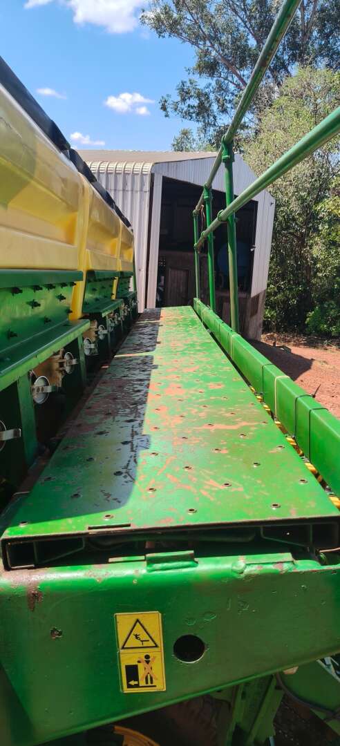 PLANTADEIRA JOHN DEERE PLANTADEIRAS 1111 ANO 2009 de Auto Máquinas Palotina no Paraná