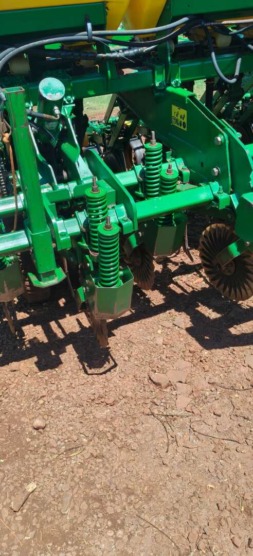PLANTADEIRA JOHN DEERE PLANTADEIRAS 1111 ANO 2009 de Auto Máquinas Palotina no Paraná