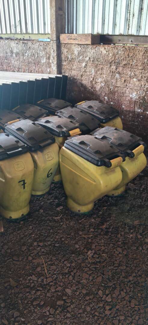 PLANTADEIRA JOHN DEERE PLANTADEIRAS 1111 ANO 2009 de Auto Máquinas Palotina no Paraná