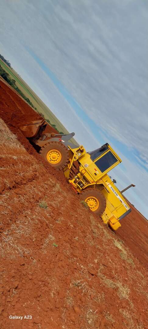 PA CARREGADEIRA VOLVO L90D ANO 2002 de Auto Máquinas Palotina no Paraná