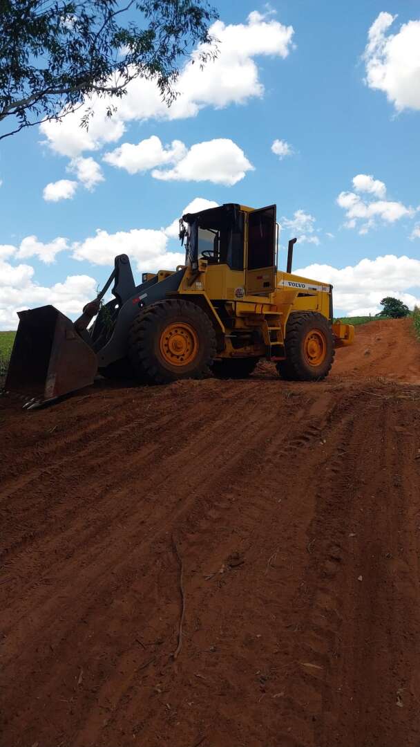 PA CARREGADEIRA VOLVO L90D ANO 2002 de Auto Máquinas Palotina no Paraná