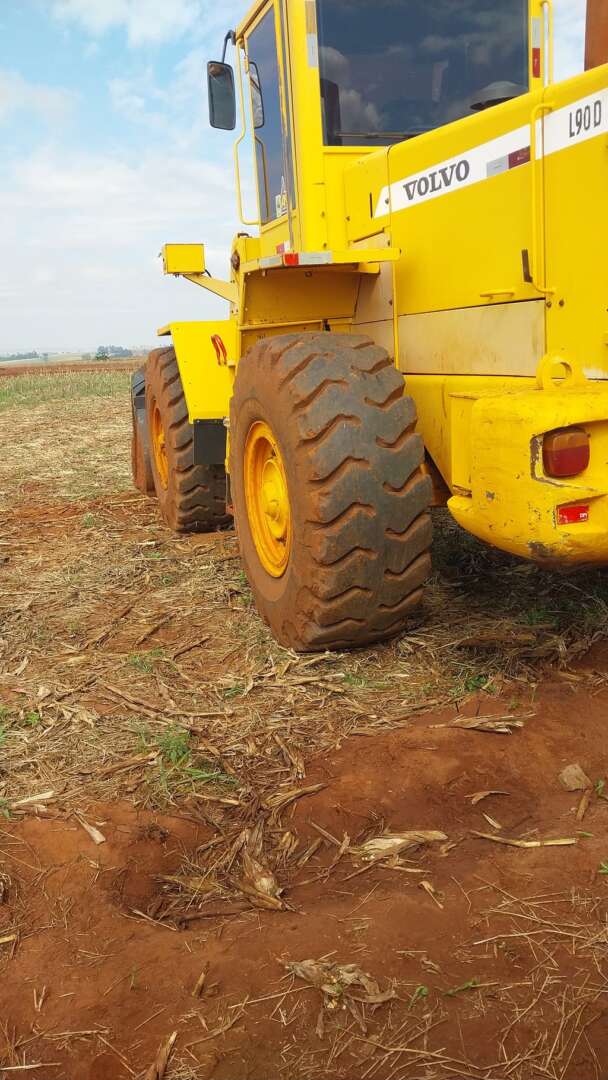 PA CARREGADEIRA VOLVO L90D ANO 2002 de Auto Máquinas Palotina no Paraná