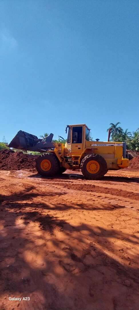 PA CARREGADEIRA VOLVO L90D ANO 2002 de Auto Máquinas Palotina no Paraná