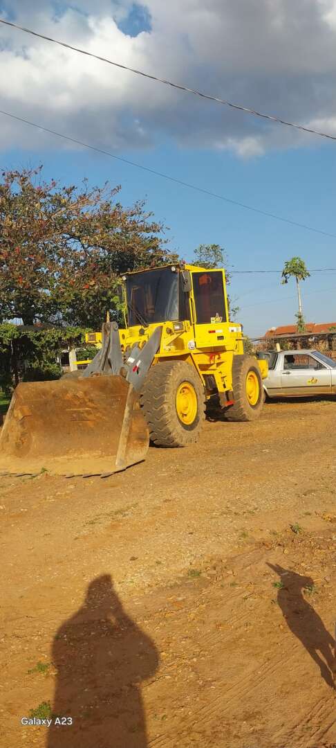 PA CARREGADEIRA VOLVO L90D ANO 2002 de Auto Máquinas Palotina no Paraná