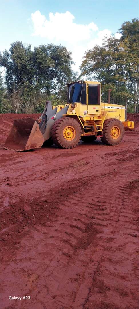 PA CARREGADEIRA VOLVO L90D ANO 2002 de Auto Máquinas Palotina no Paraná