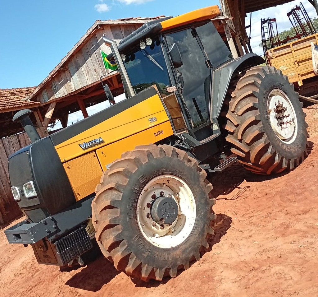 TRATOR VALTRA VALTRA 1580 ANO 2003 de Auto Máquinas Palotina no Paraná