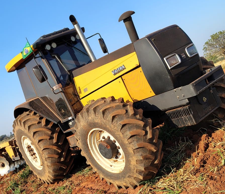 TRATOR VALTRA VALTRA 1580 ANO 2003 de Auto Máquinas Palotina no Paraná