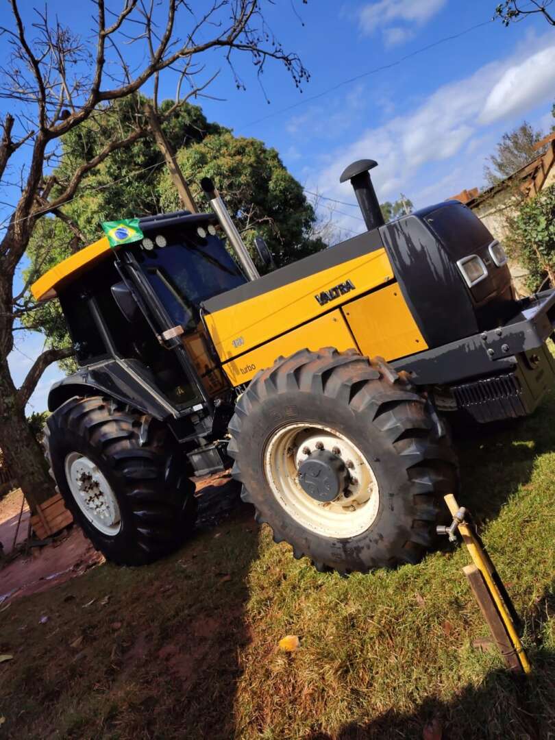 TRATOR VALTRA VALTRA 1580 ANO 2003 de Auto Máquinas Palotina no Paraná