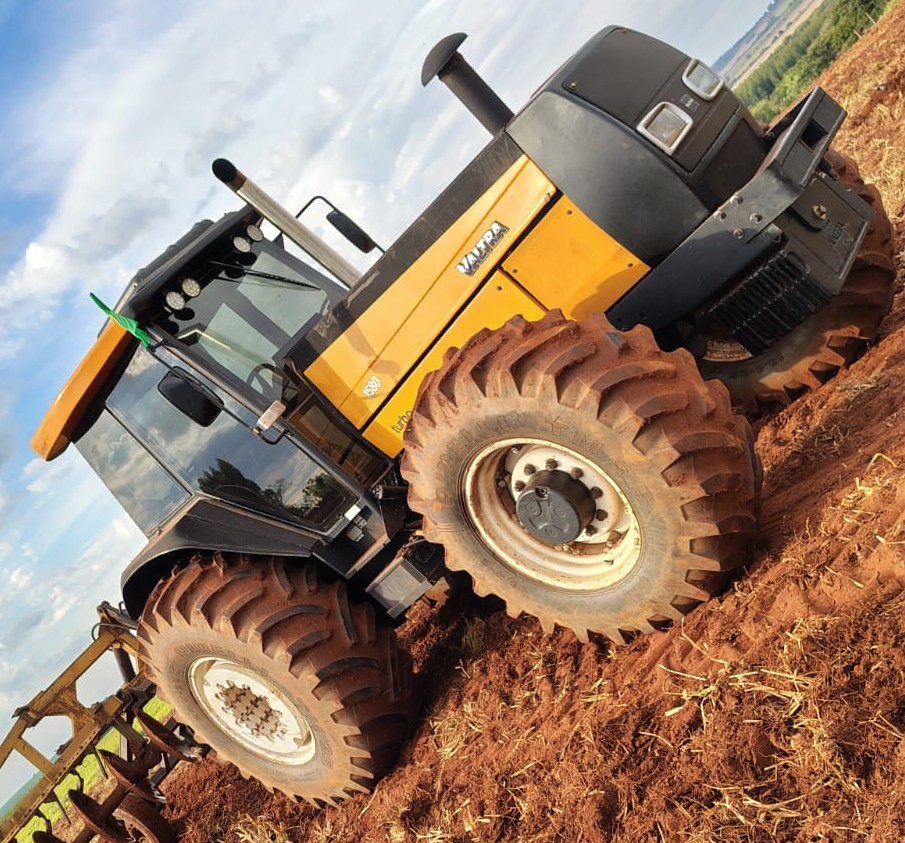 TRATOR VALTRA VALTRA 1580 ANO 2003 de Auto Máquinas Palotina no Paraná