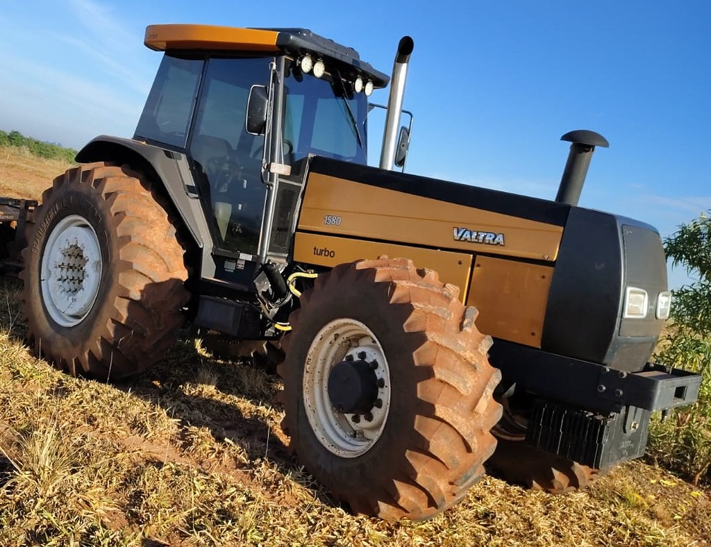 TRATOR VALTRA VALTRA 1580 ANO 2003 de Auto Máquinas Palotina no Paraná