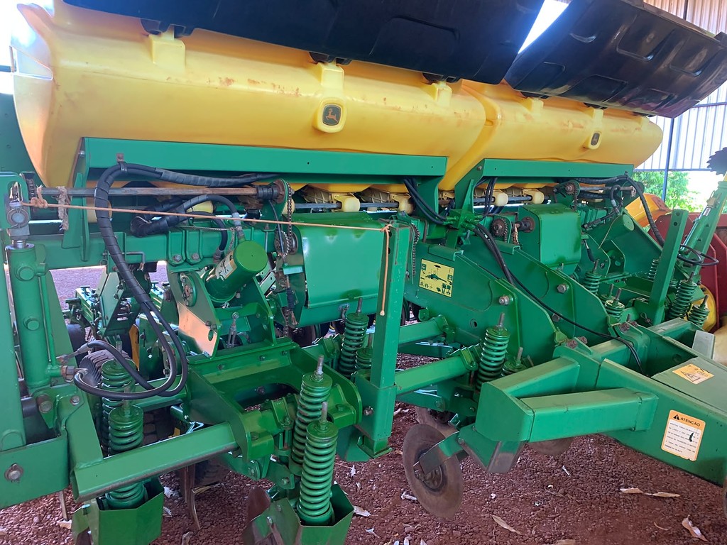 PLANTADEIRA JOHN DEERE PLANTADEIRAS 1109 ANO 2010 de Auto Máquinas Palotina no Paraná
