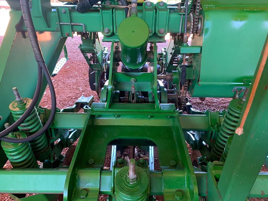 PLANTADEIRA JOHN DEERE PLANTADEIRAS 1109 ANO 2010 de Auto Máquinas Palotina no Paraná