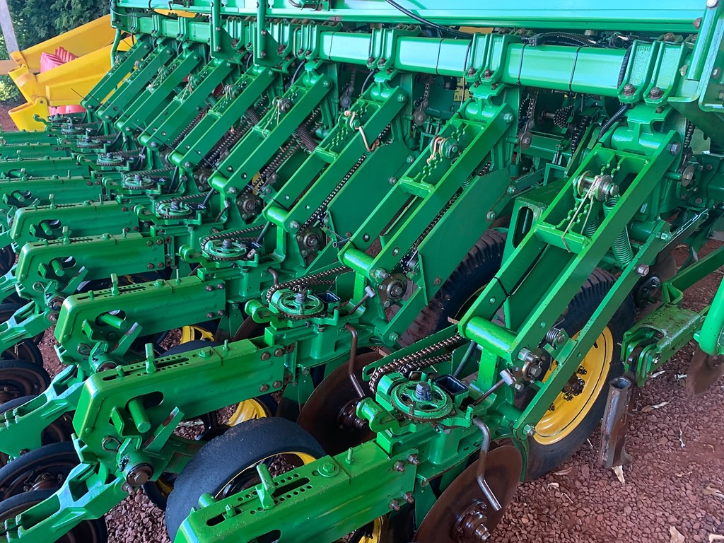 PLANTADEIRA JOHN DEERE PLANTADEIRAS 1109 ANO 2010 de Auto Máquinas Palotina no Paraná