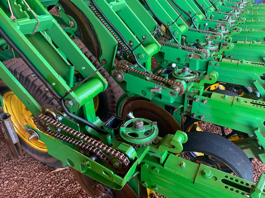 PLANTADEIRA JOHN DEERE PLANTADEIRAS 1109 ANO 2010 de Auto Máquinas Palotina no Paraná