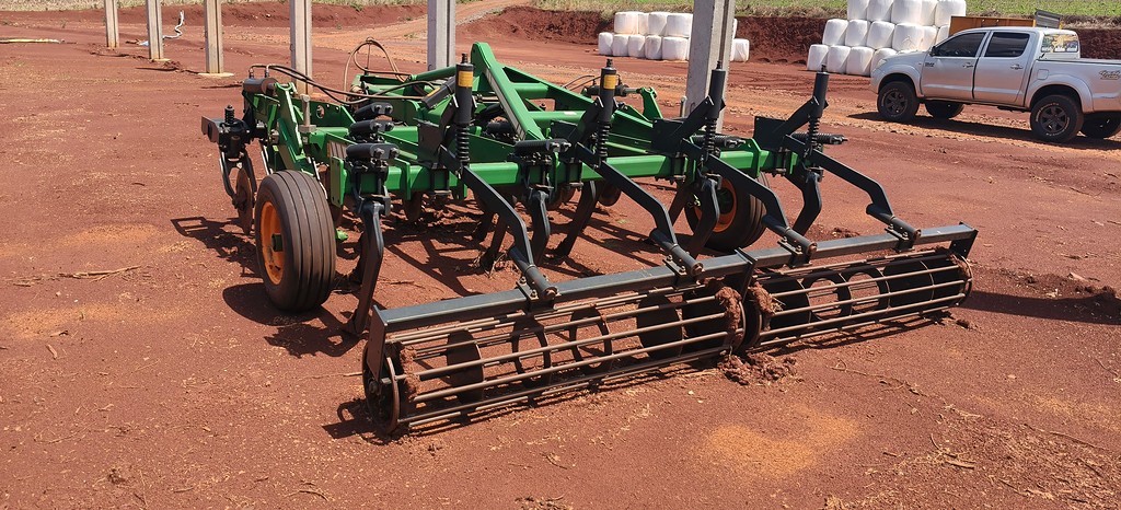 IMPLEMENTOS AGRICOLAS ESCARIFICADOR 11 HASTES DISCO CORTE ANO 2025 de Auto Máquinas Palotina no Paraná