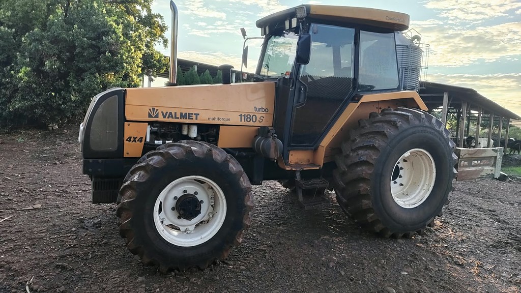 TRATOR VALMET VALMET 1180 ANO 1993 de Auto Máquinas Palotina no Paraná