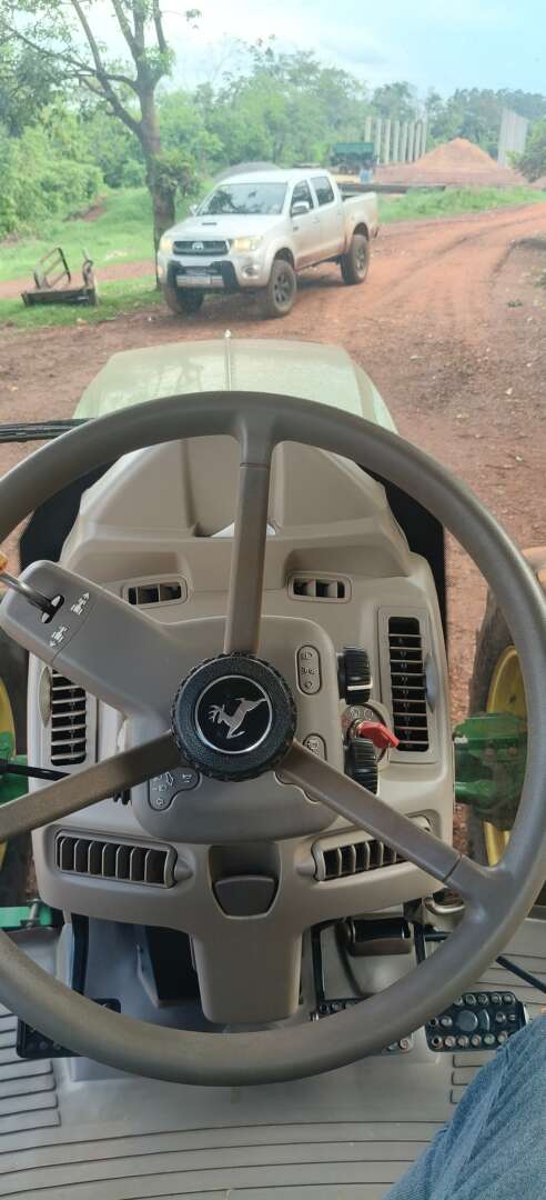 TRATOR JOHN DEERE JOHN DEERE 6150 ANO 2023 de Auto Máquinas Palotina no Paraná