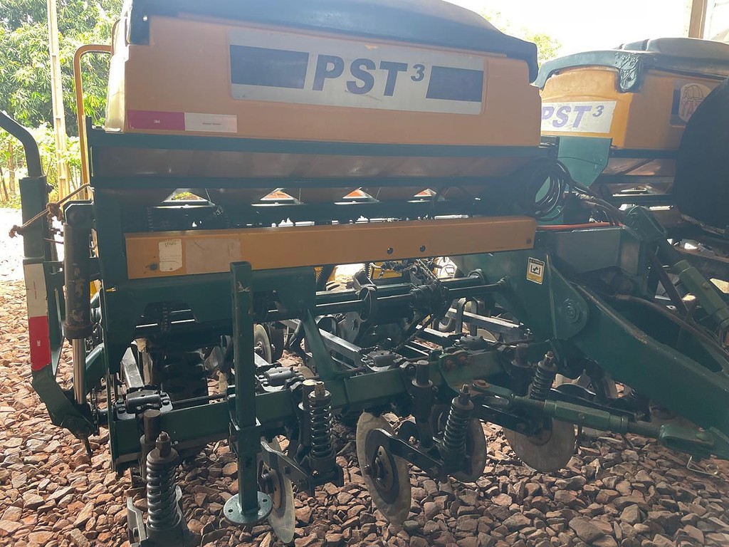 PLANTADEIRA TATU PST 3 ANO 2003 de Auto Máquinas Palotina no Paraná