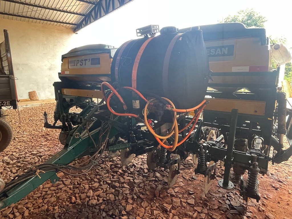 PLANTADEIRA TATU PST 3 ANO 2003 de Auto Máquinas Palotina no Paraná
