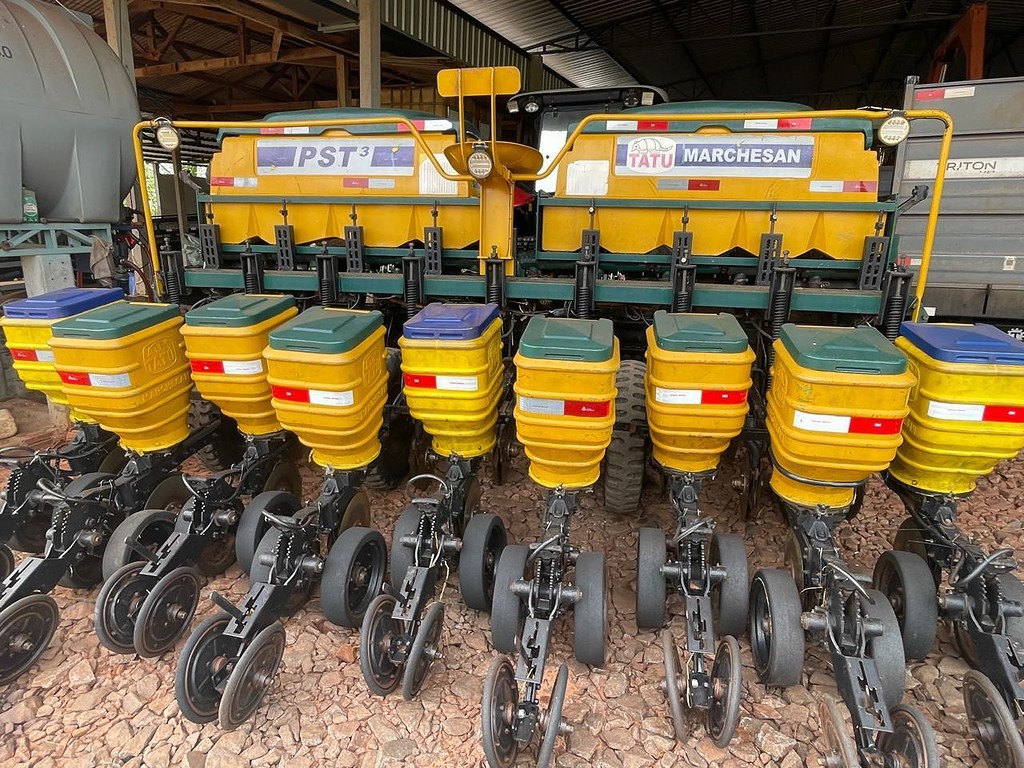 PLANTADEIRA TATU PST 3 ANO 2003 de Auto Máquinas Palotina no Paraná