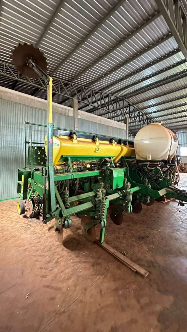PLANTADEIRA JOHN DEERE PLANTADEIRAS 1113 ANO 2013 de Auto Máquinas Palotina no Paraná