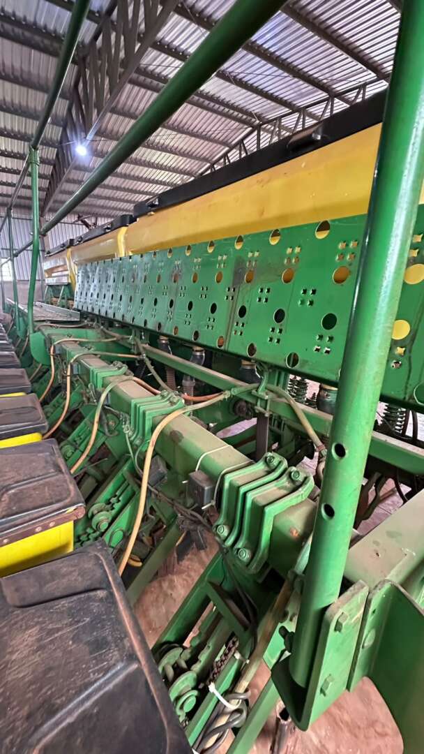 PLANTADEIRA JOHN DEERE PLANTADEIRAS 1113 ANO 2013 de Auto Máquinas Palotina no Paraná