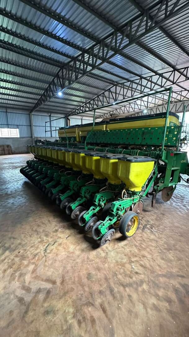PLANTADEIRA JOHN DEERE PLANTADEIRAS 1113 ANO 2013 de Auto Máquinas Palotina no Paraná