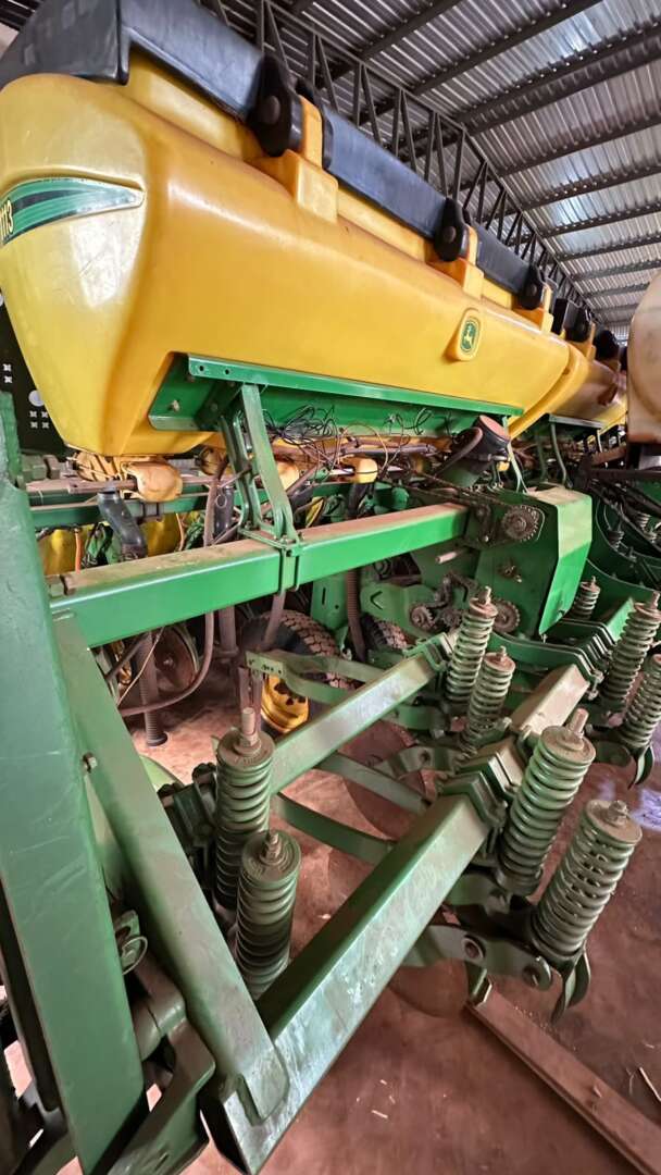 PLANTADEIRA JOHN DEERE PLANTADEIRAS 1113 ANO 2013 de Auto Máquinas Palotina no Paraná