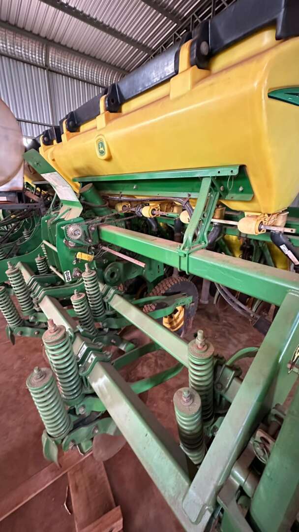 PLANTADEIRA JOHN DEERE PLANTADEIRAS 1113 ANO 2013 de Auto Máquinas Palotina no Paraná