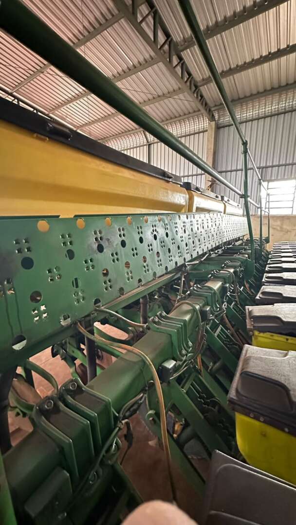PLANTADEIRA JOHN DEERE PLANTADEIRAS 1113 ANO 2013 de Auto Máquinas Palotina no Paraná